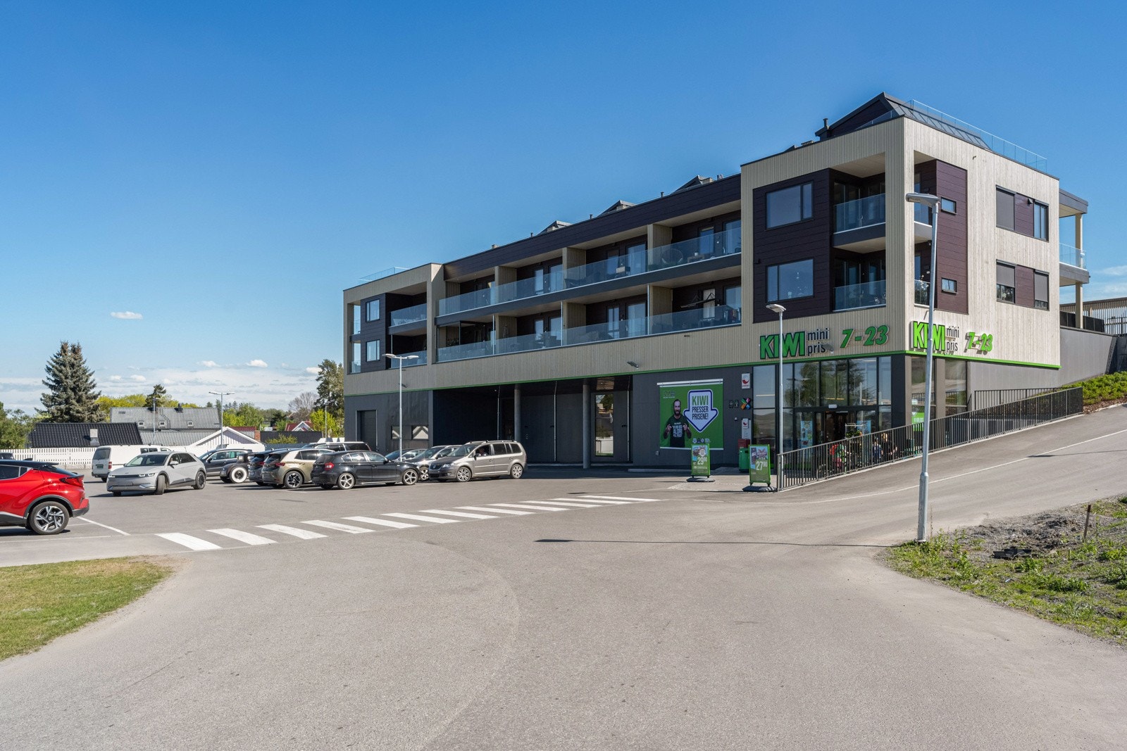 Daglige innkjøp kan du gjøre på Kiwi, som ligger i samme bygg som leiligheten. Galleribilde