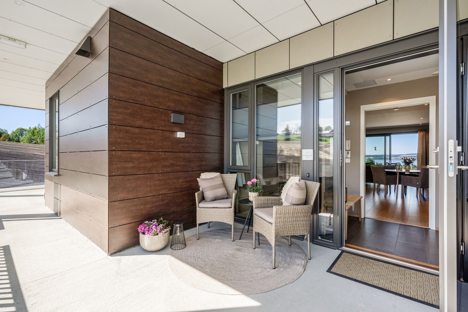 Adkomst til leiligheten via svalgang. Galleribilde