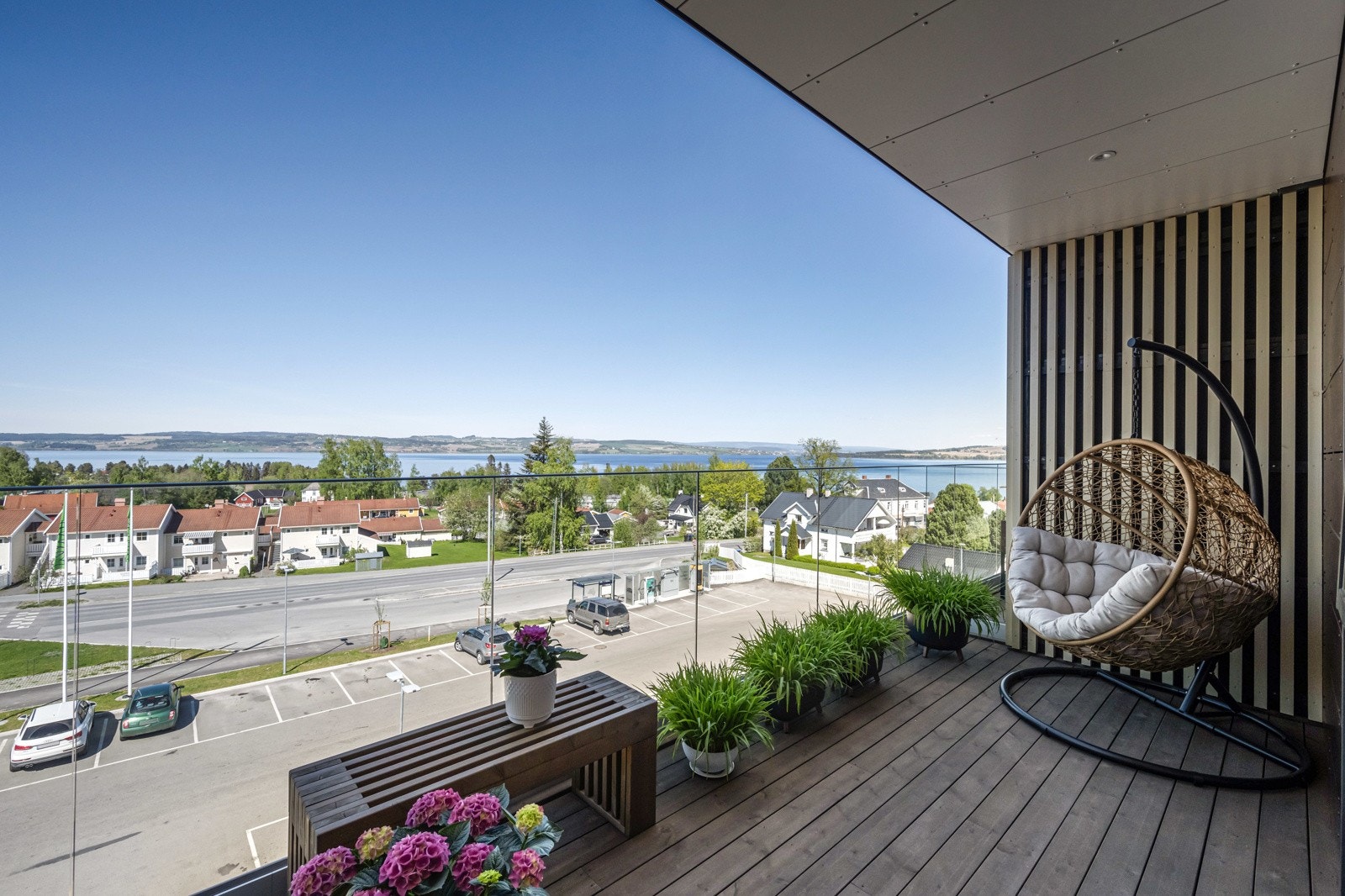 I tillegg er det svalt og deilig å trekke seg tilbake her på varme sommerdager. Du kan også nyte kveldssolen når den kommer tilbake på ettermiddagen. Galleribilde