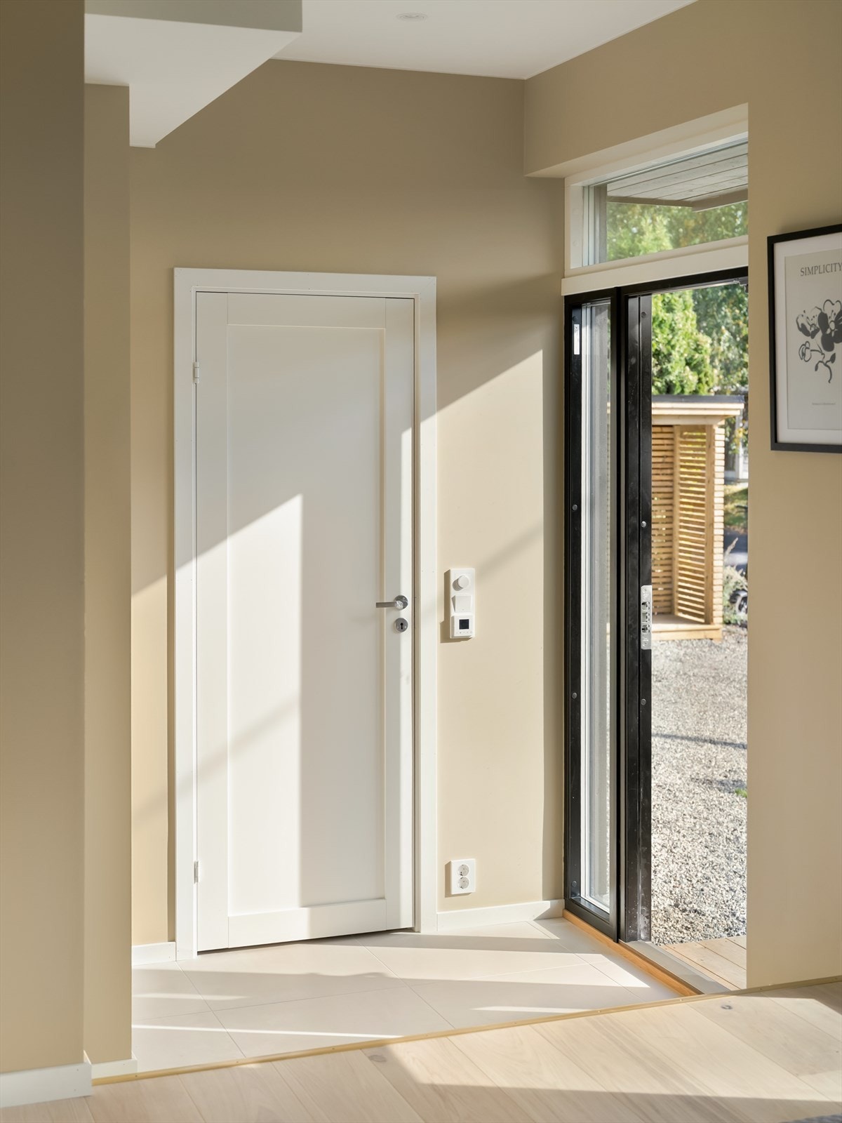 Lys og innbydende entré. Galleribilde