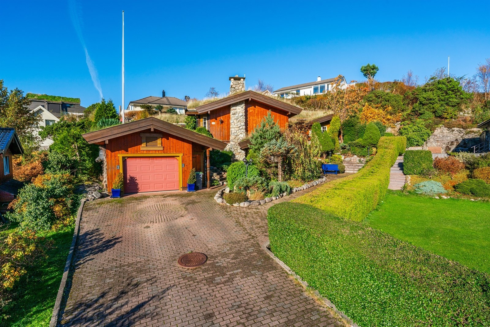 - Gode parkeringsmuligheter i innkjørsel og garasje - Galleribilde