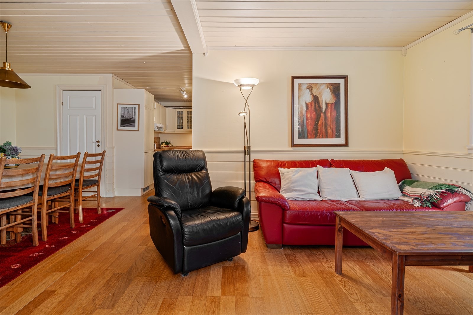 - Her finner man stue/kjøkken, soverom, bad/vaskerom og bod (ikke godkjent som hybel eller egen enhet) - Galleribilde