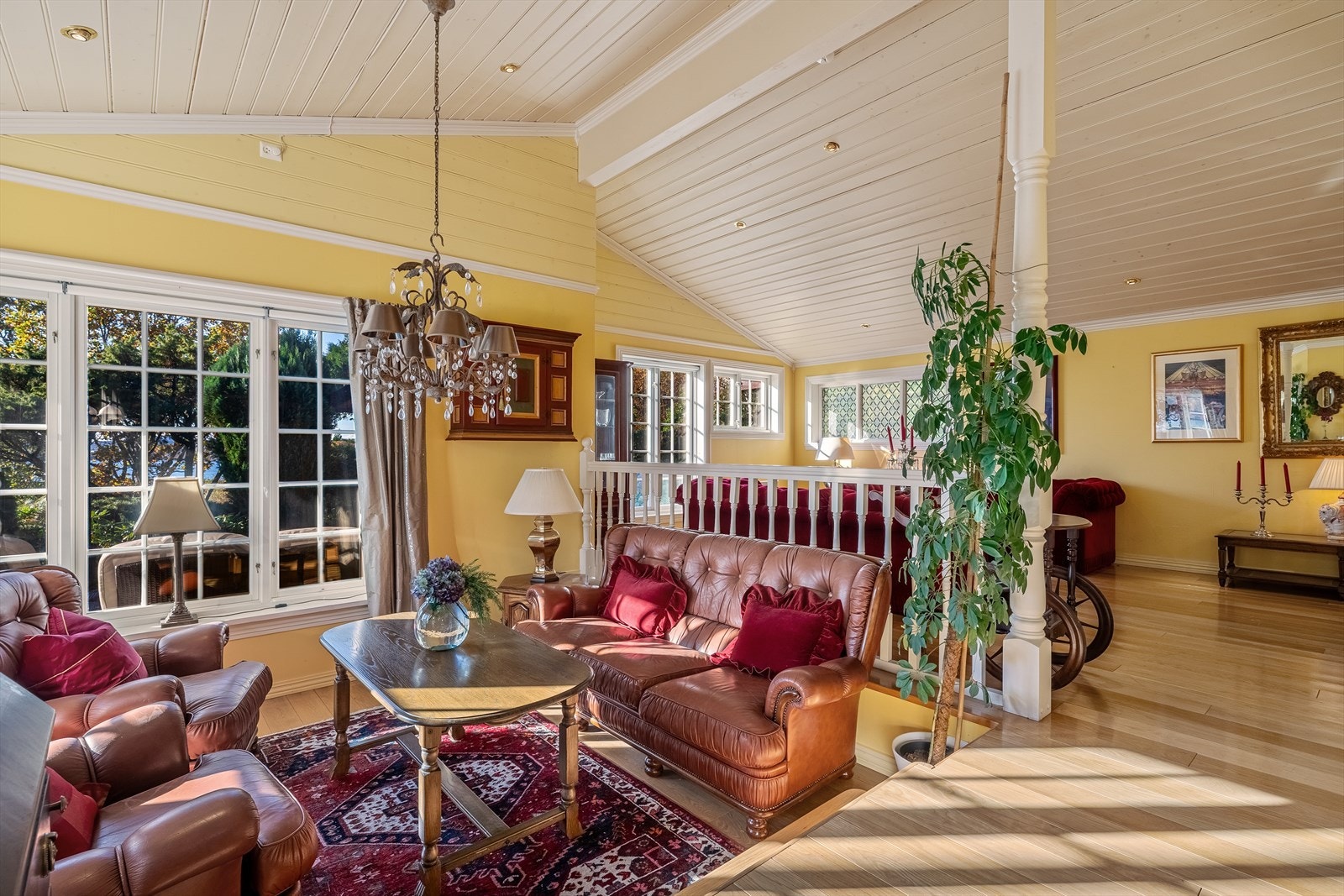 - Vi beveger oss inn i den andre stuen som måler 39,8m² - Galleribilde