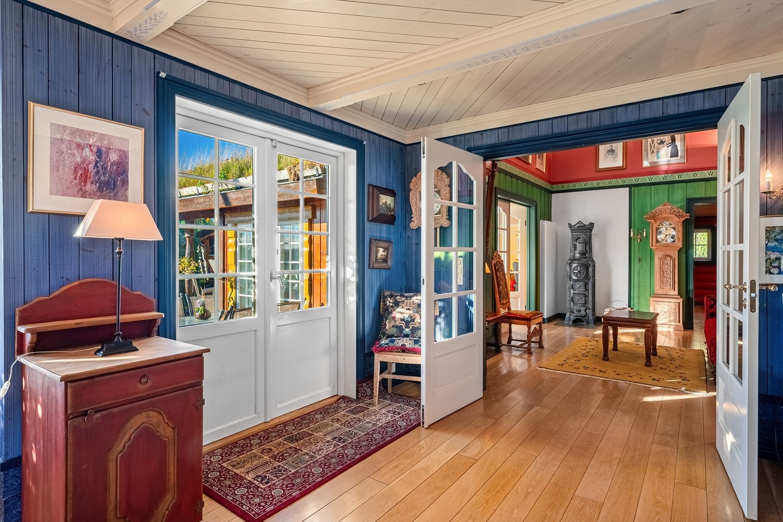 - Denne boligen er et kunstverk fylt med farger, former og kunstneriske uttrykk - Galleribilde