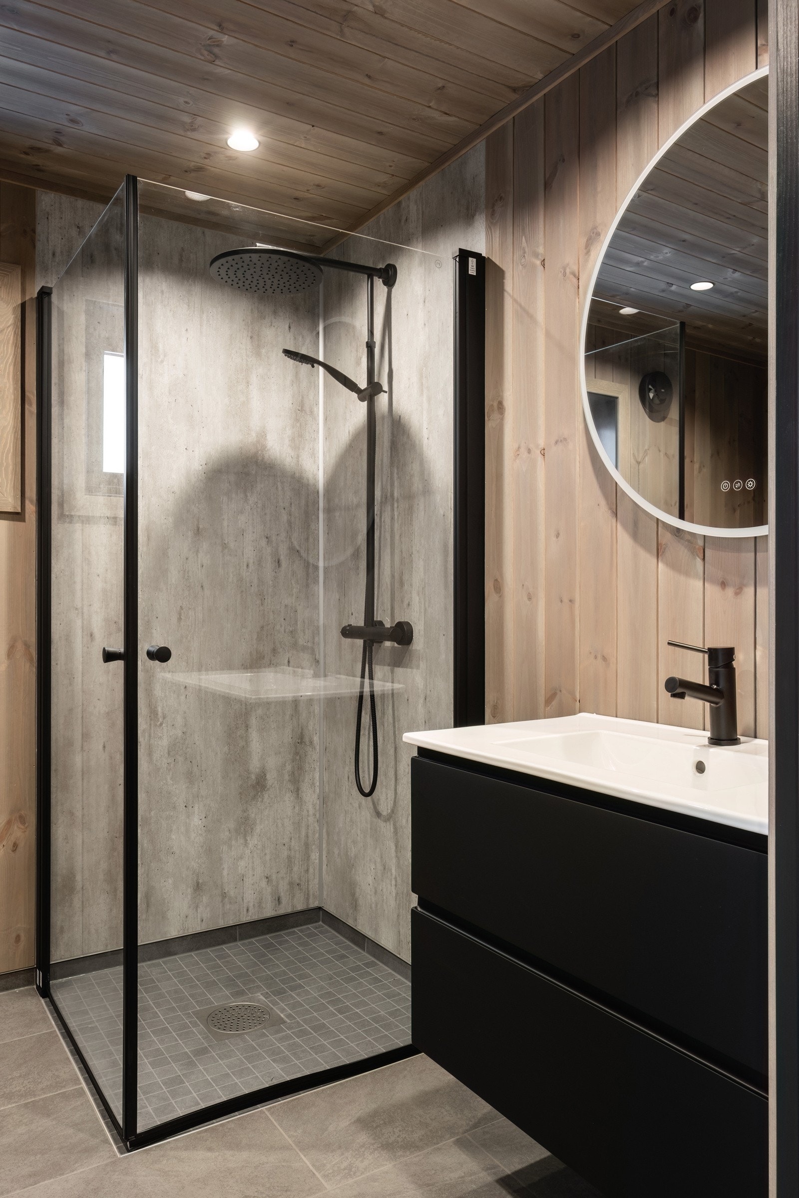 Badseromsplater i dusj nisje. Galleribilde