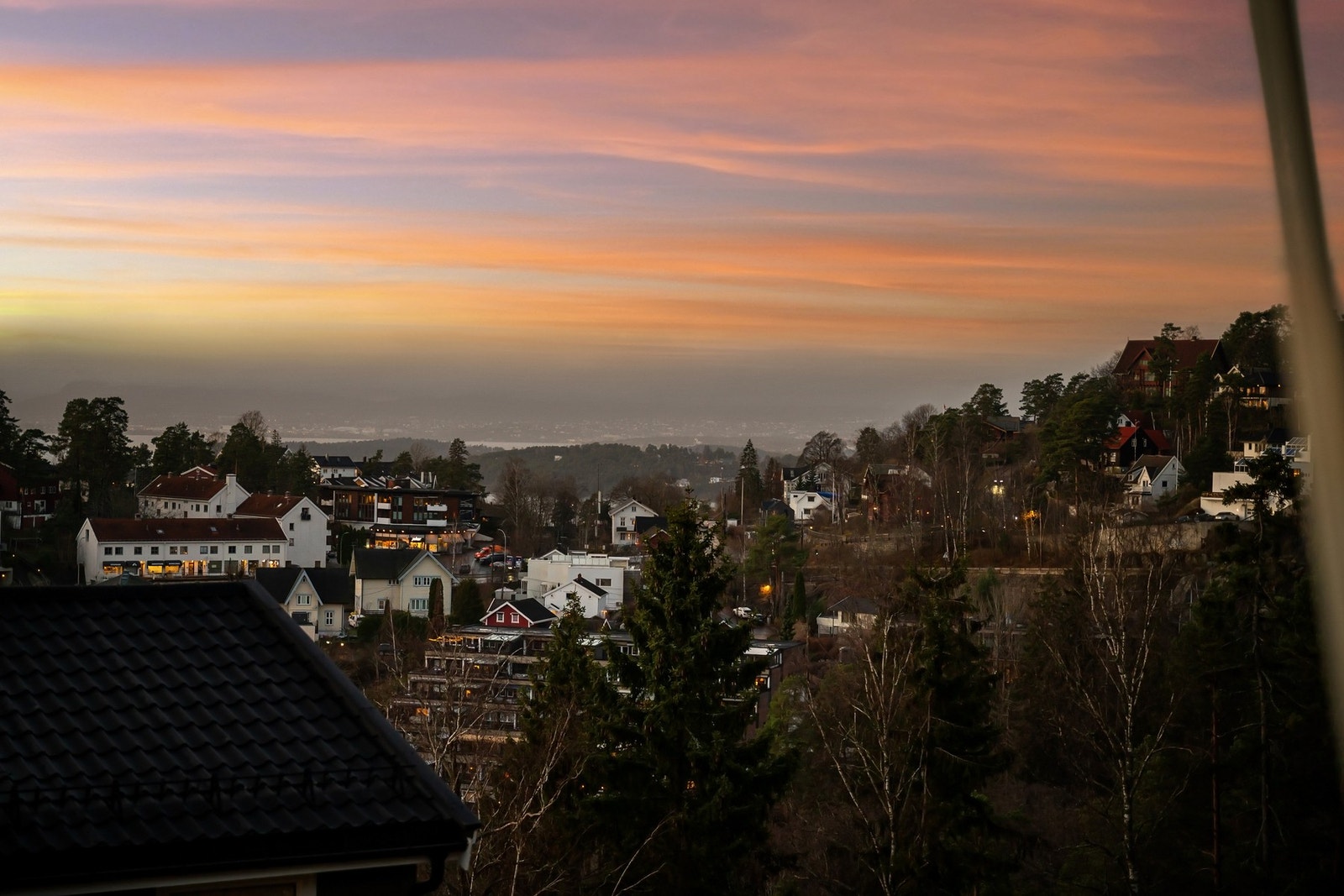 Flott utsikt fra stuevinduet Galleribilde