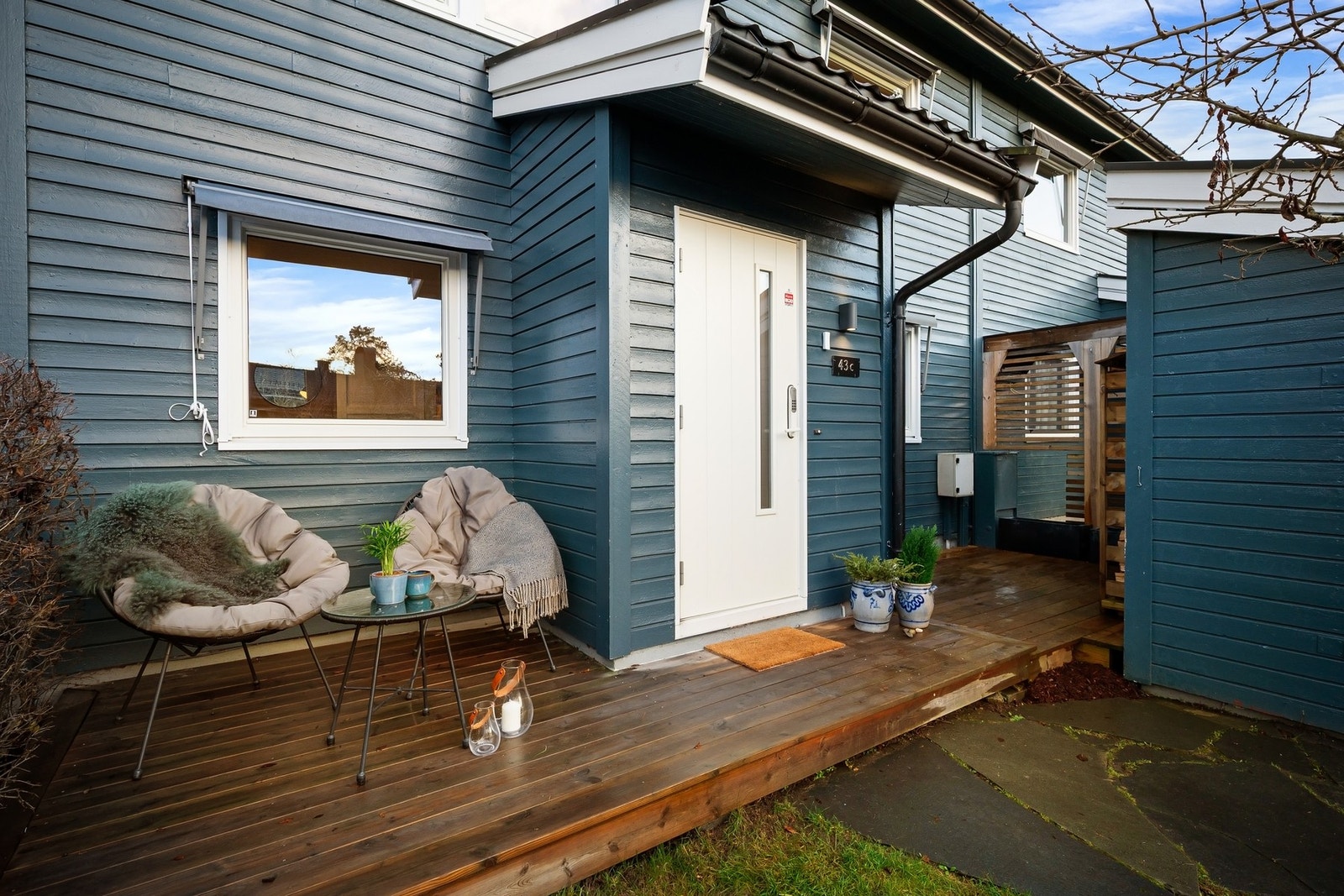 Boligen ligger i enden av blindvei uten gjennomgangstrafikk Galleribilde