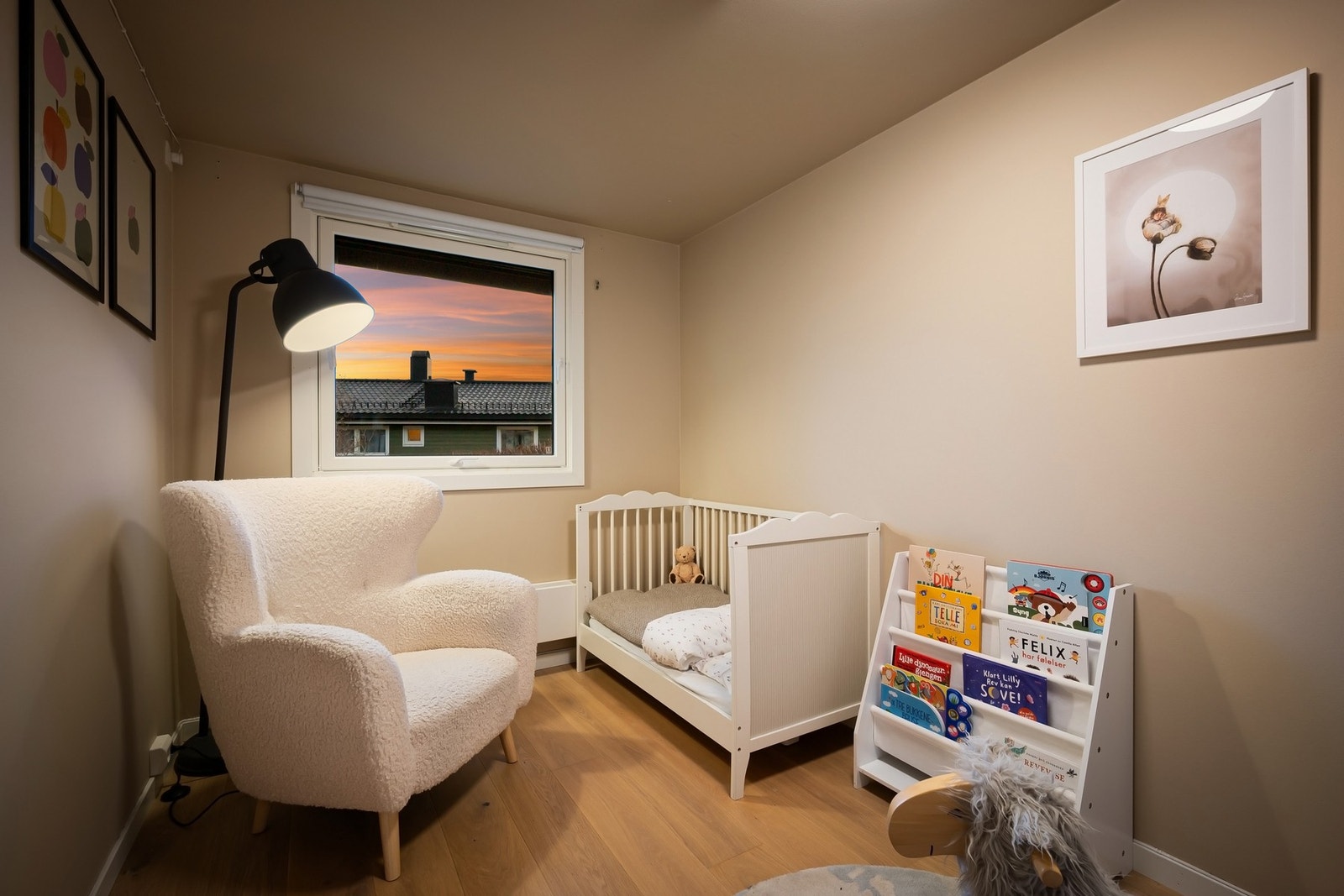 Koselig barnerom med flere innredningsmuligheter Galleribilde