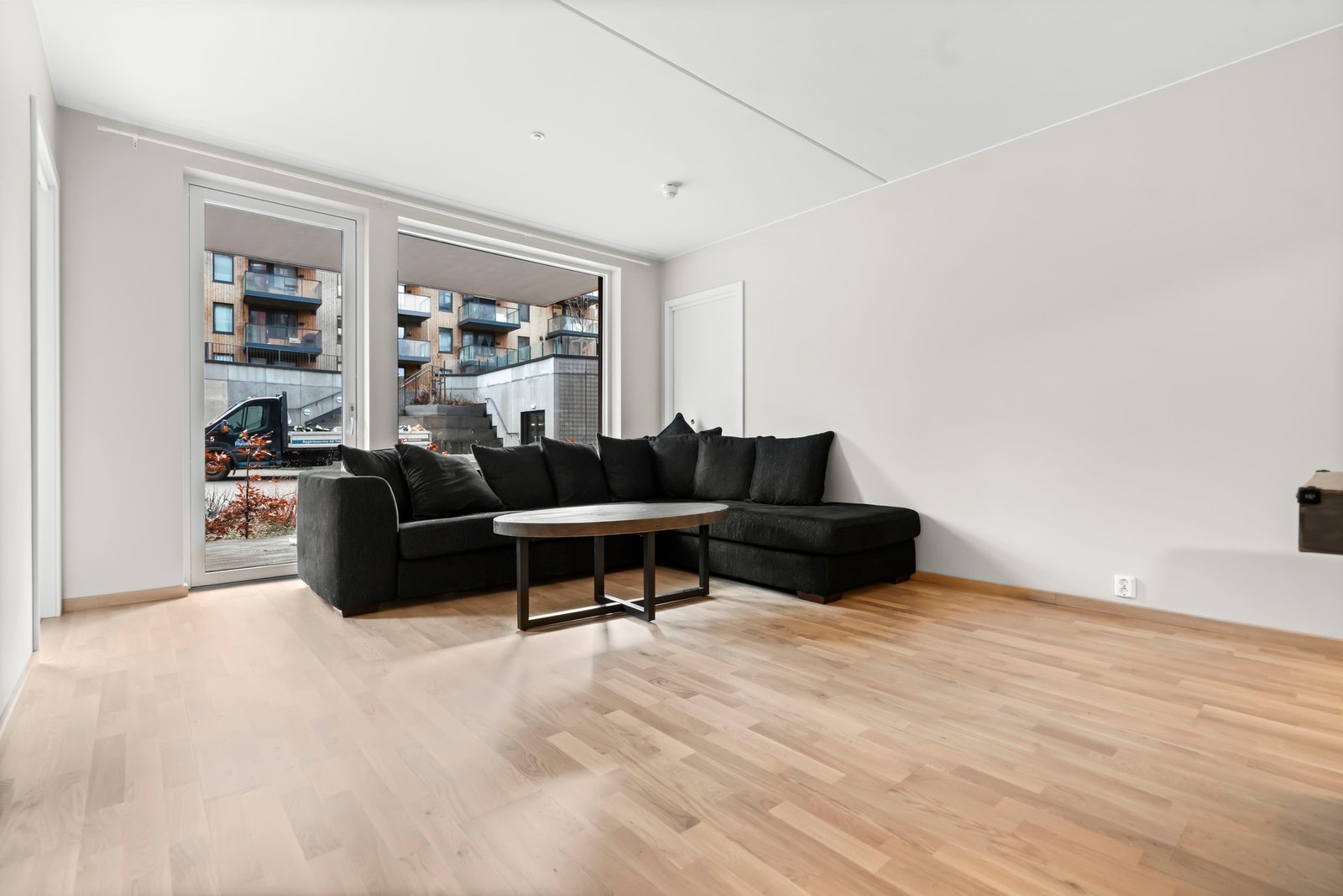 Stuen byr på godt med gulvareal. Galleribilde