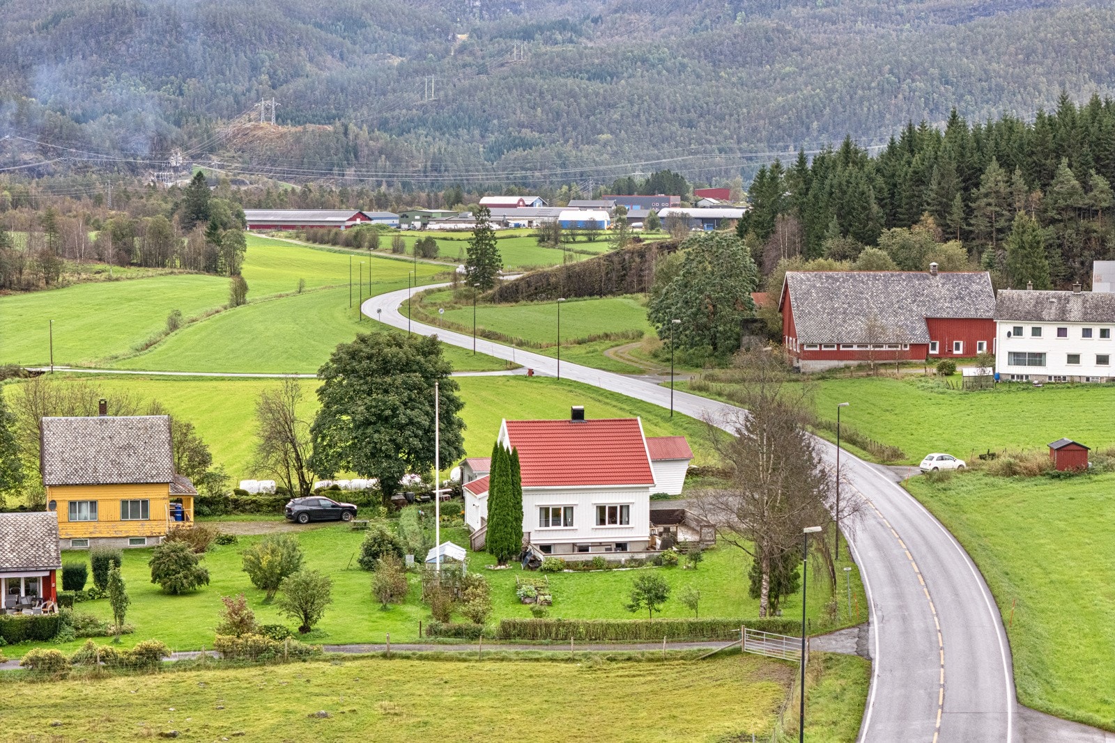 Eldre sjarmerende enebolig som har gjennomgått flere oppgraderinger og fremstår som godt vedlikeholdt. Galleribilde