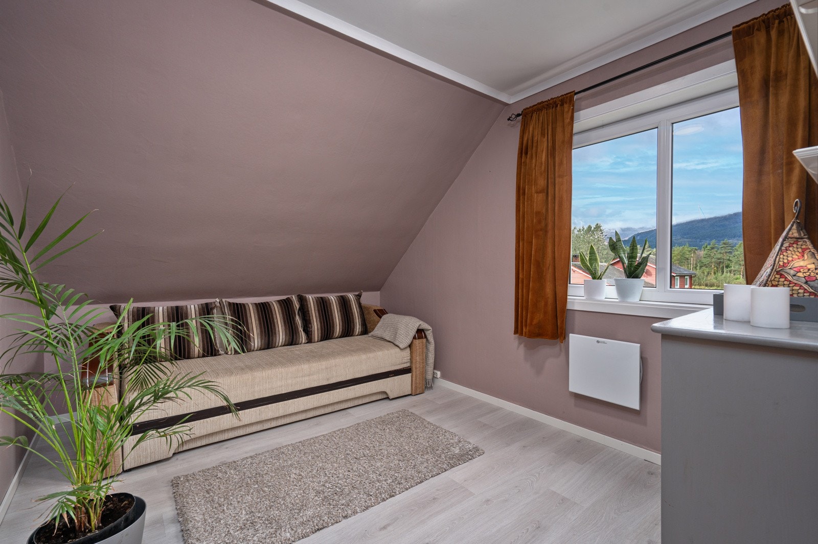 Gjesterom som også kan brukes som kontor. Galleribilde