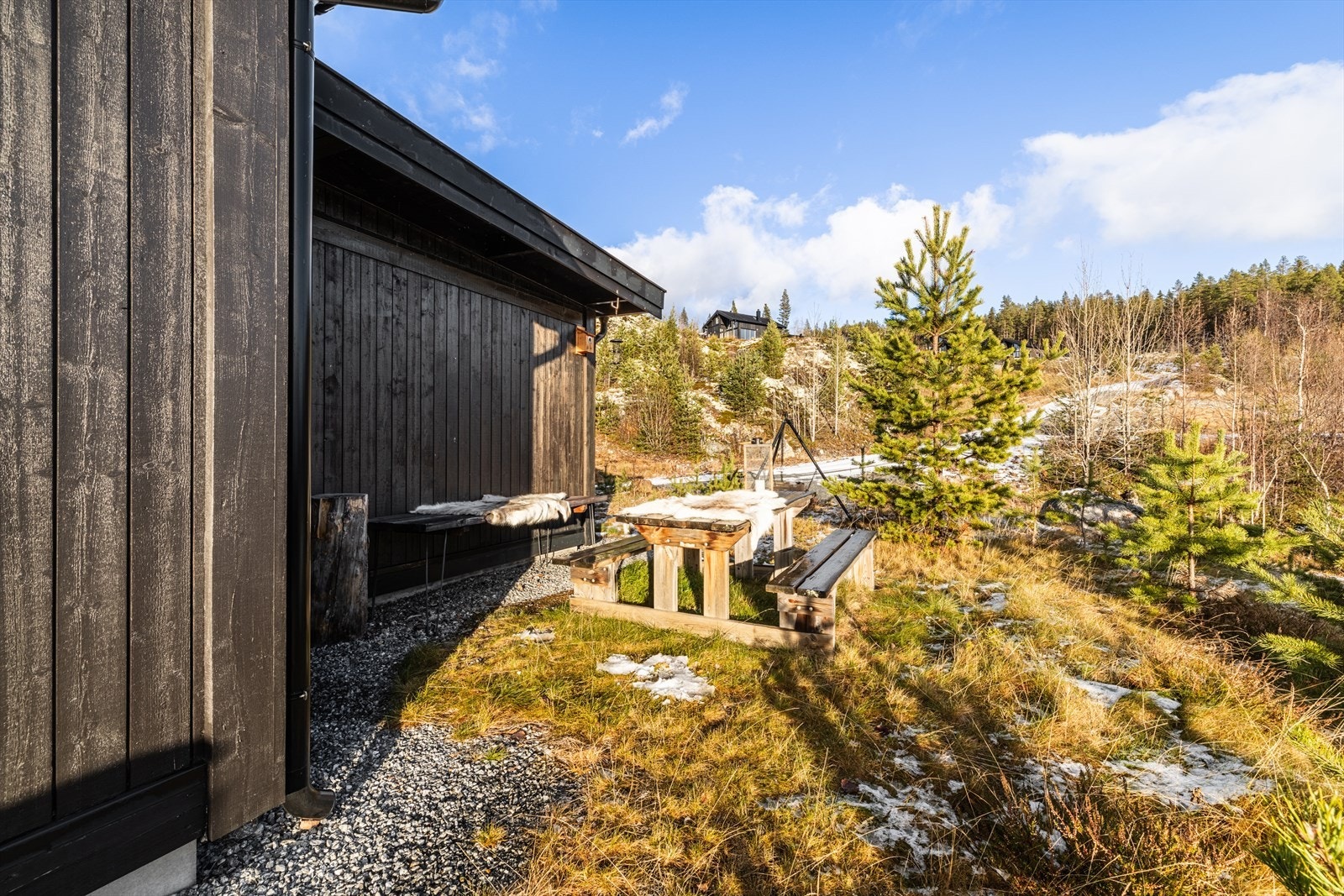 "Solplass" på baksiden av hytta. Galleribilde