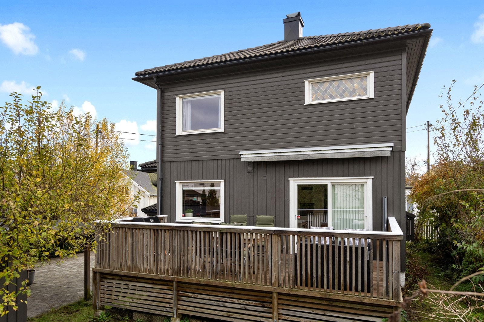 Boligen har et bruksareal på 181 kvm, fordelt over tre plan + kaldtloft. Galleribilde