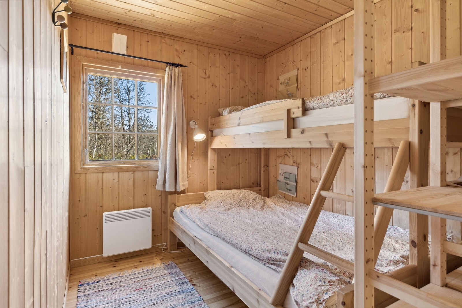 Soverom nr. 3 med familiekøye. Galleribilde