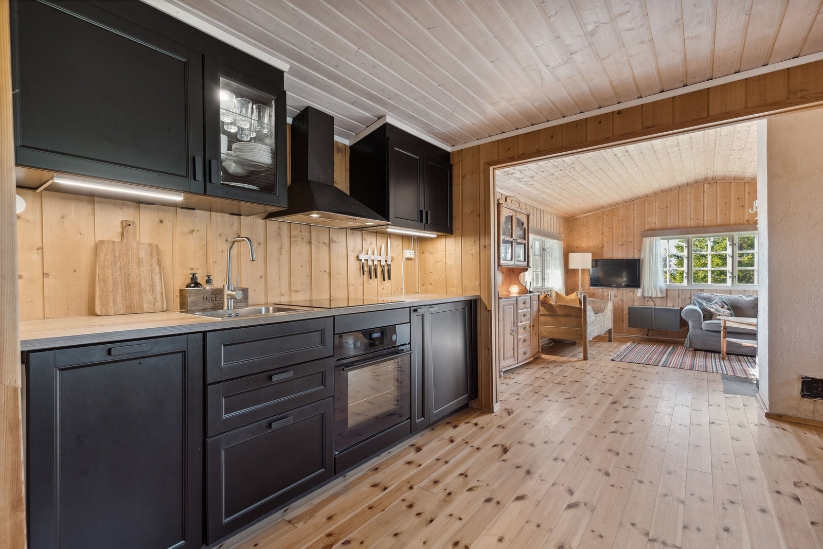 Kjøkkenet ble nylig pusset opp i 2017 og har alt du trenger for å lage herlige måltider. Galleribilde