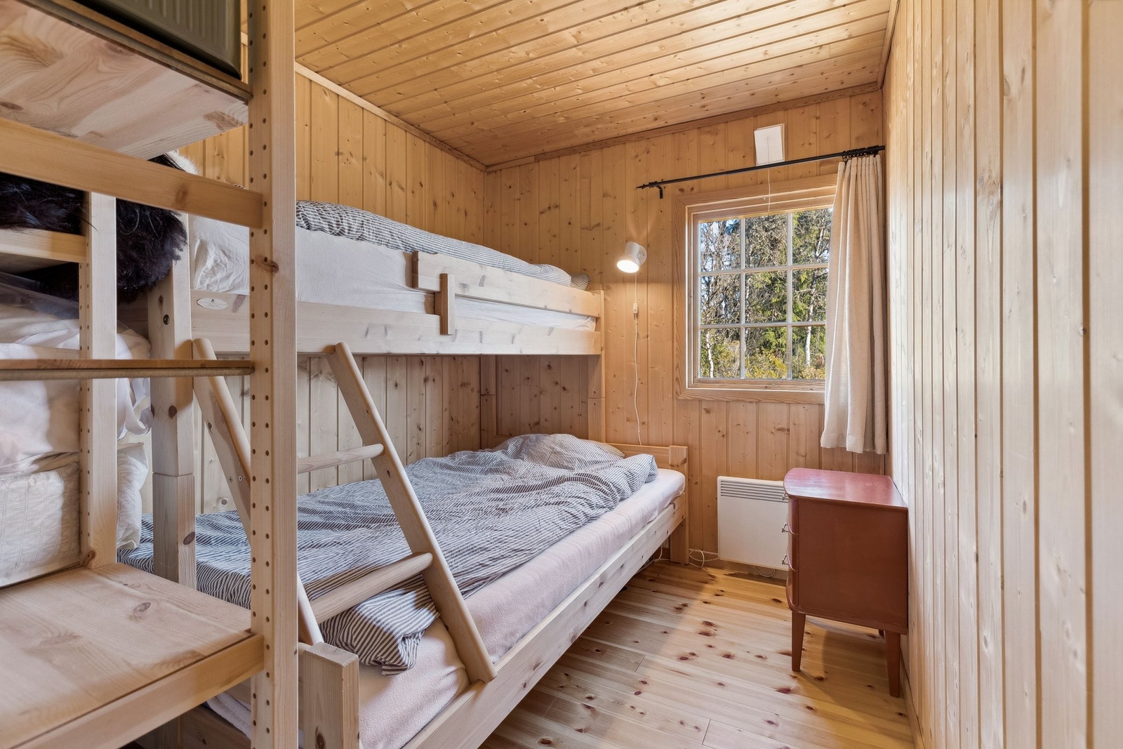 Soverom nr. 2 med familiekøye. Galleribilde