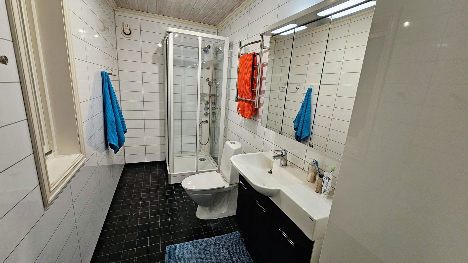 Til venstre i gangen ligger badet. Galleribilde