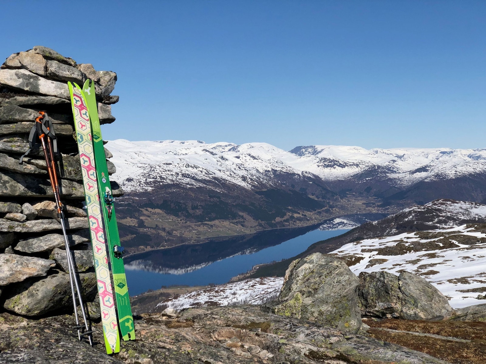 Nærmeste topptur fra hytta går til Kvamsfjellet, med fantastisk utsikt. Galleribilde