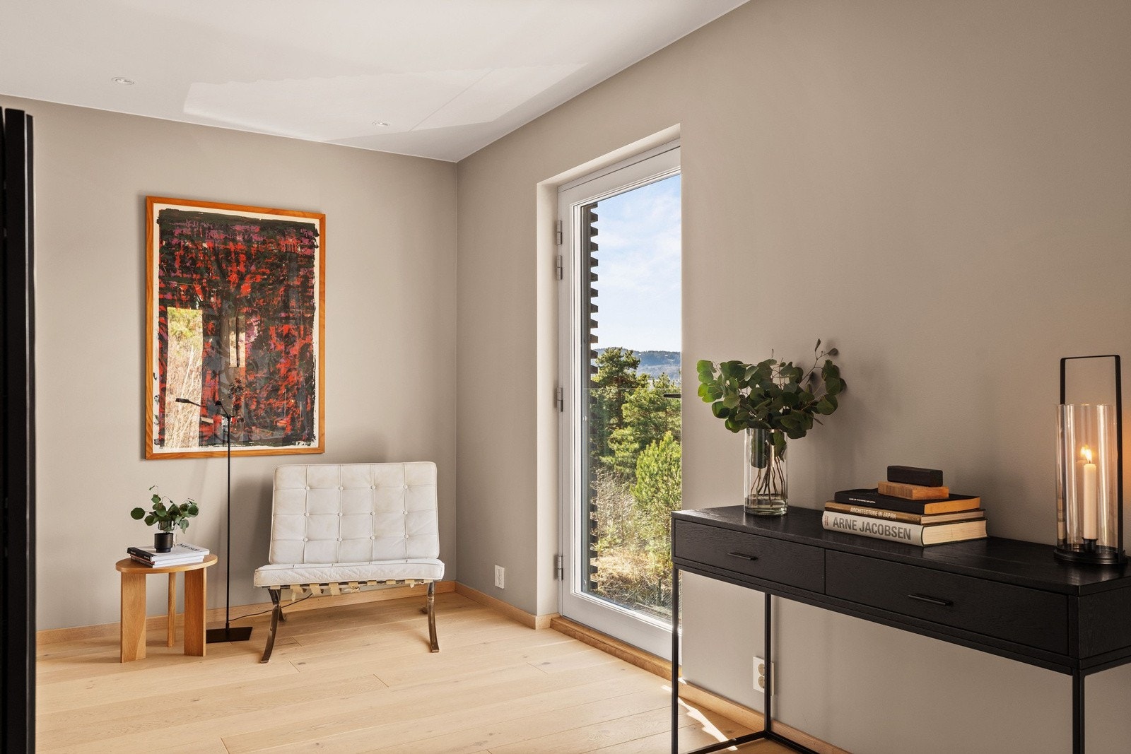 Allrom i 1. etasje, perfekt for hjemmekontor Galleribilde