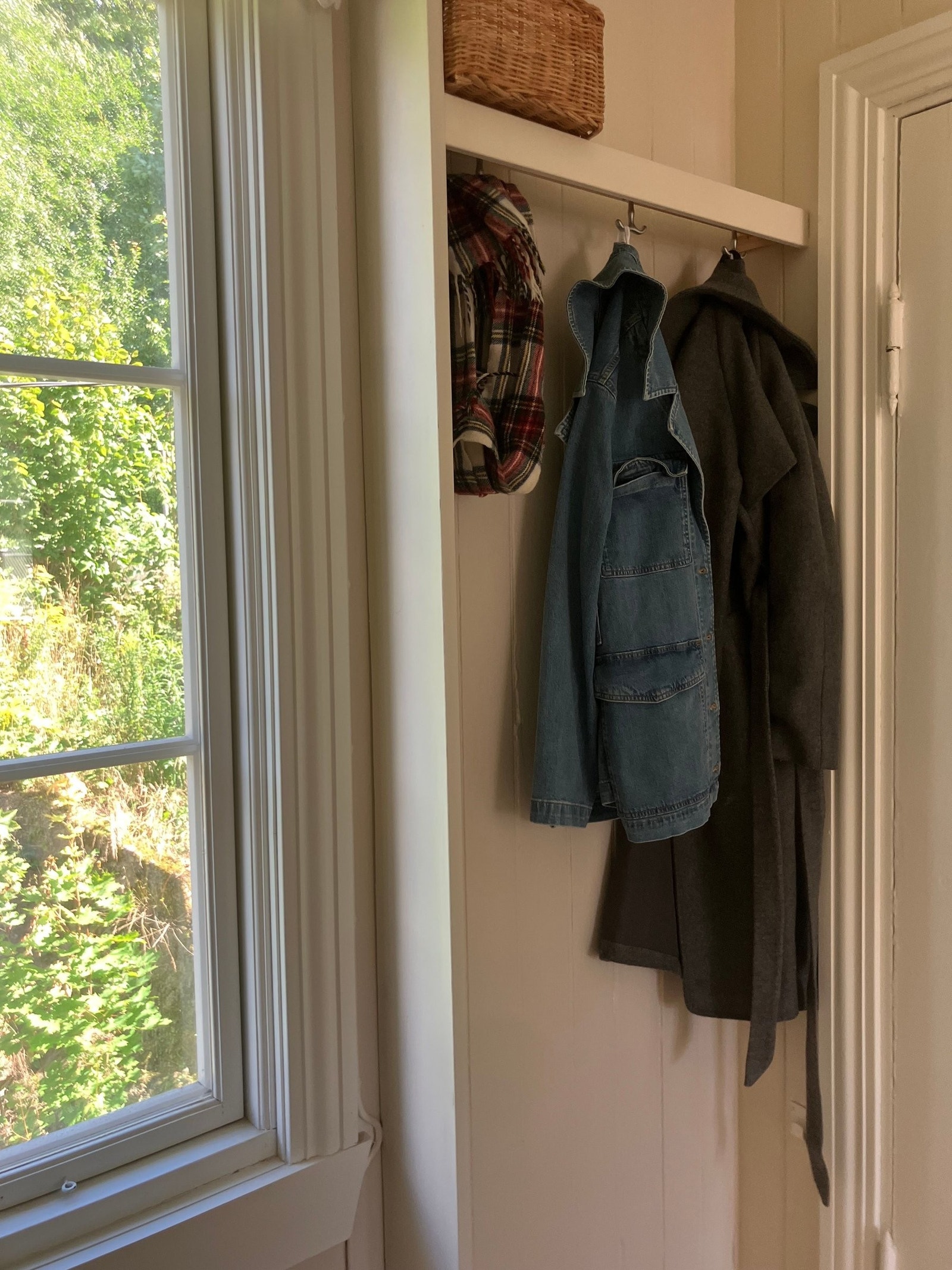 Garderobeløsning innenfor ytterdøren Galleribilde