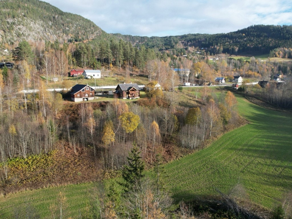 Like utenfor sentrum ligger Kviteseid 10-årige skule og Barnehagen i Kviteseid. Kommunen har også barnehage i Brunkeberg og i Vrådal. - Selgers private bilde - Galleribilde