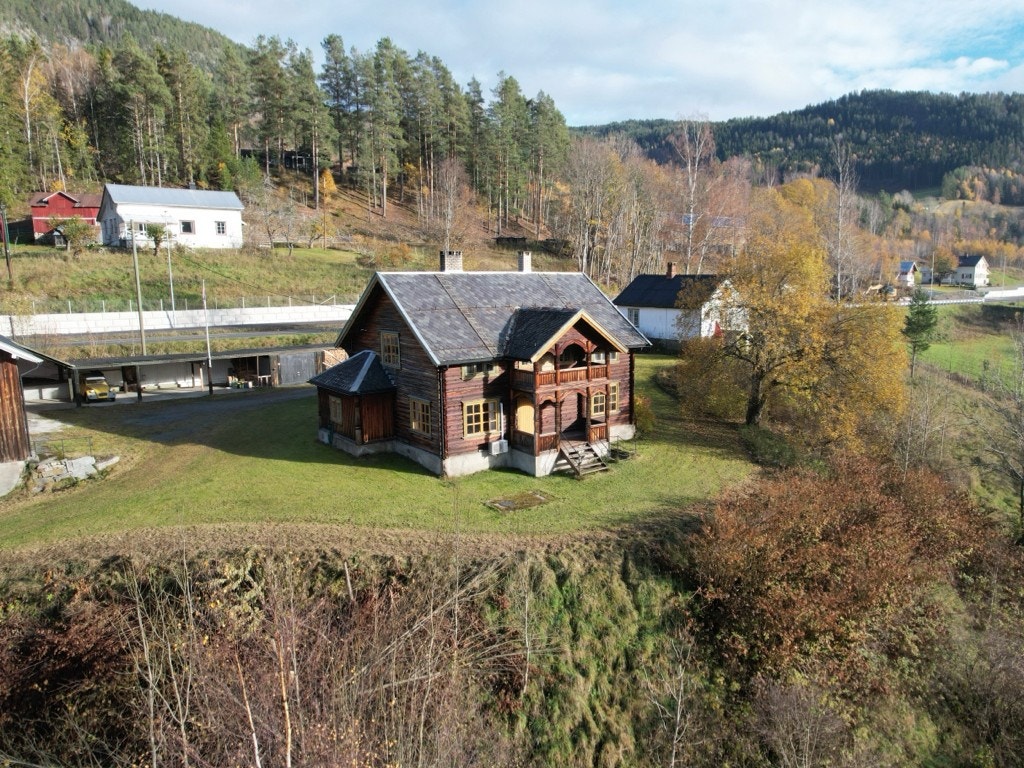 Tomten byr på fine bruksmuligheter og plass til et aktivt liv, hobbyer og f.eks. hest og annet dyrehold. - Selgers private bilde - Galleribilde