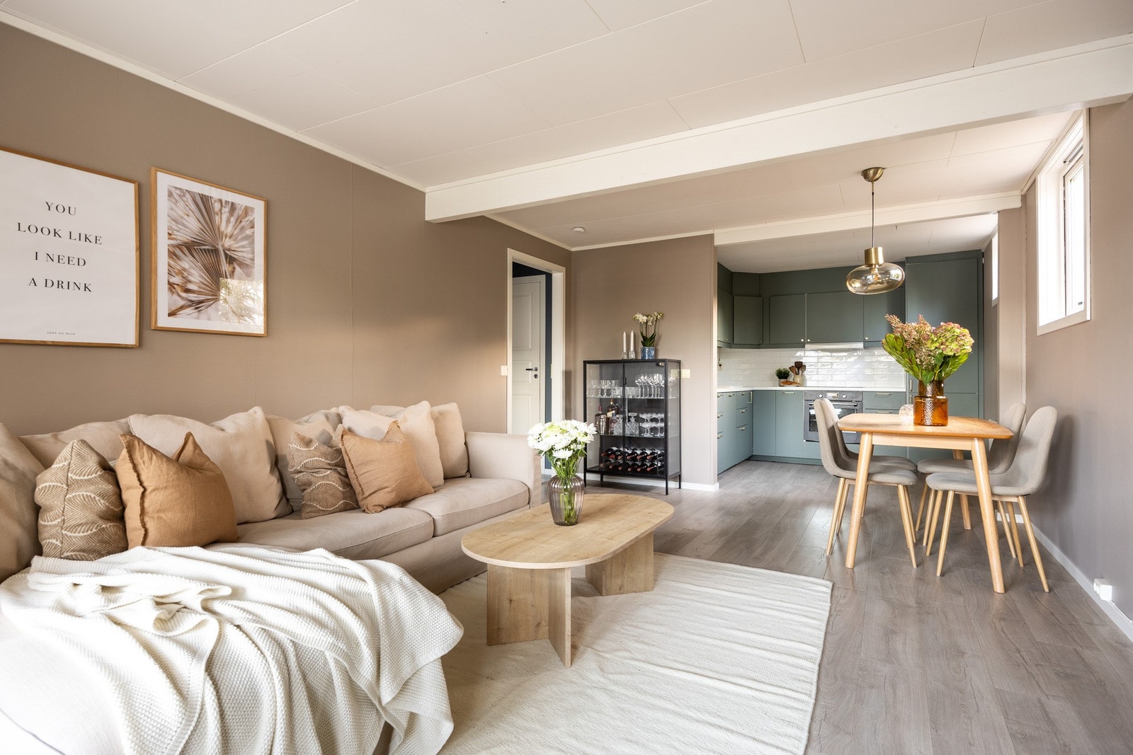 Det er lagt slitesterk laminat på gulv. Galleribilde