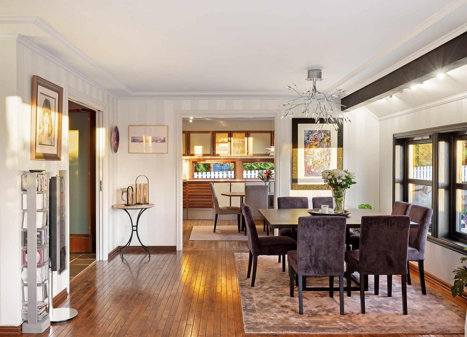 Det er god plass til å innrede med spisegruppe i tilknytning til kjøkkenet med plass til hele familien. Galleribilde