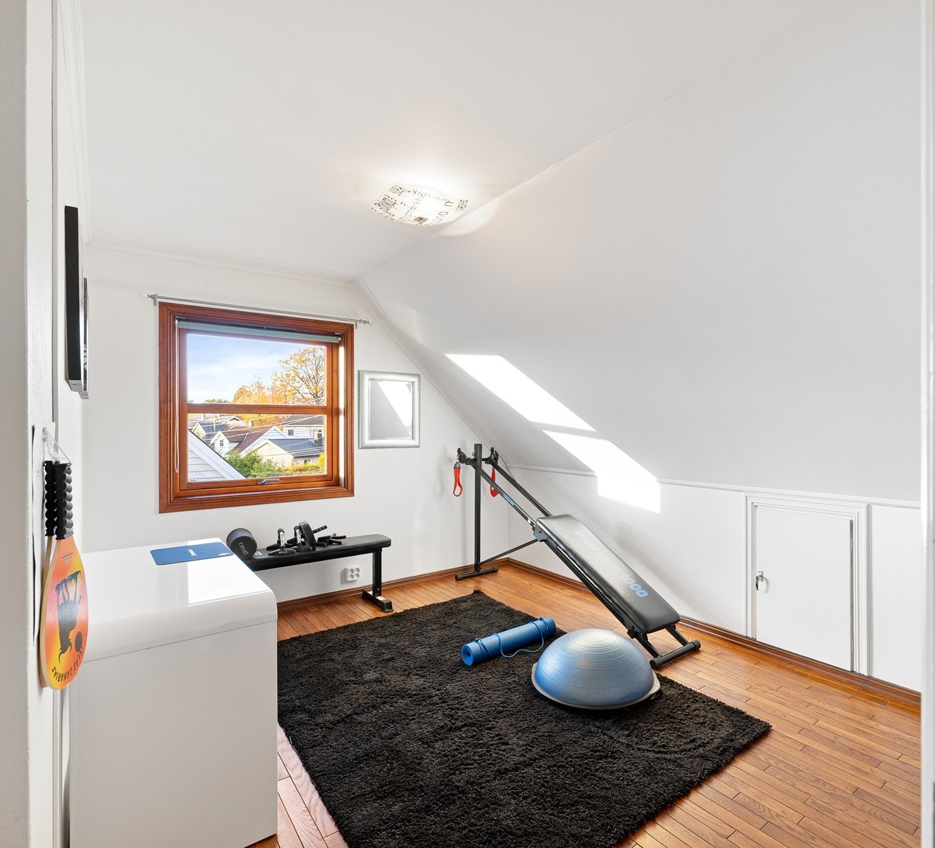 Begge rommene har god plass til å innrede med dobbeltseng og tilhørende nattbord. Galleribilde