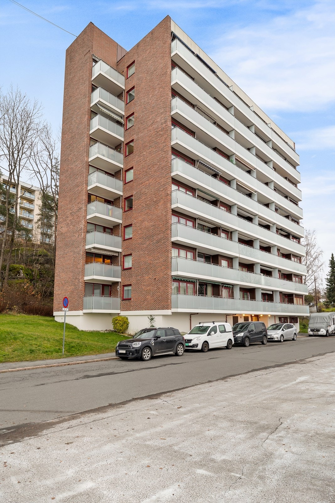 Gratis parkering utenfor blokkene Galleribilde