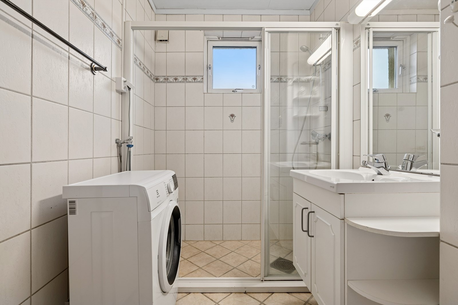 Pent flislagt bad. Galleribilde