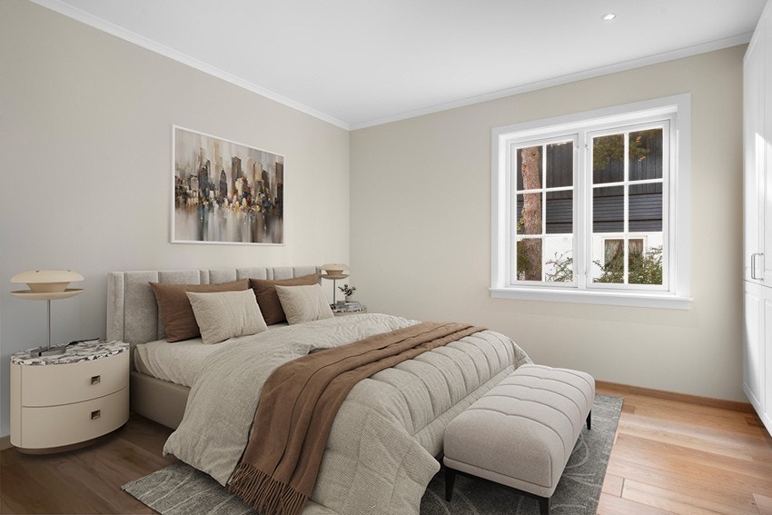 Dette romslige soverommet er utstyrt med garderobeskap fra HTH og gir god plass til oppbevaring av klær og tilbehør Galleribilde