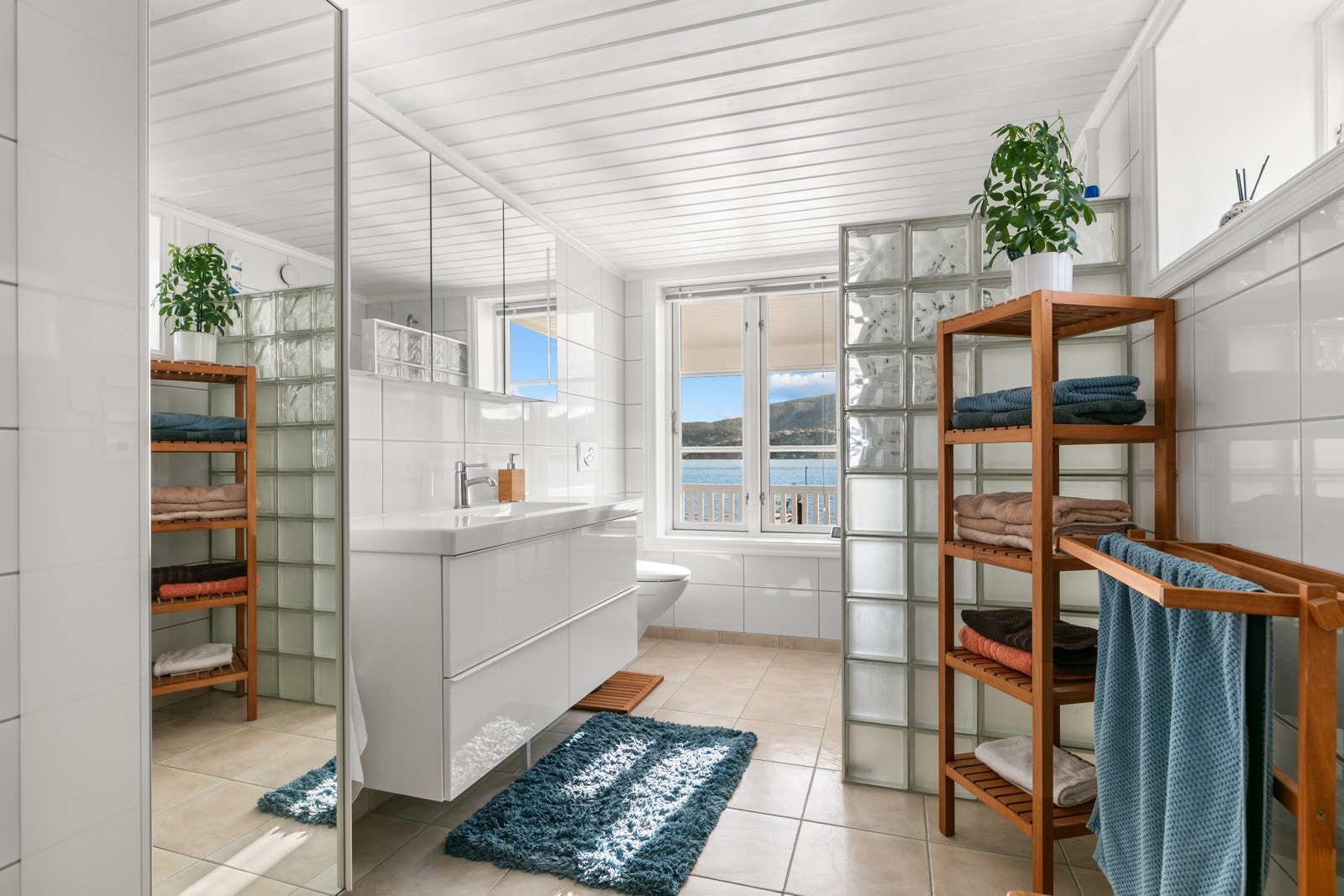 God plass på badet Galleribilde