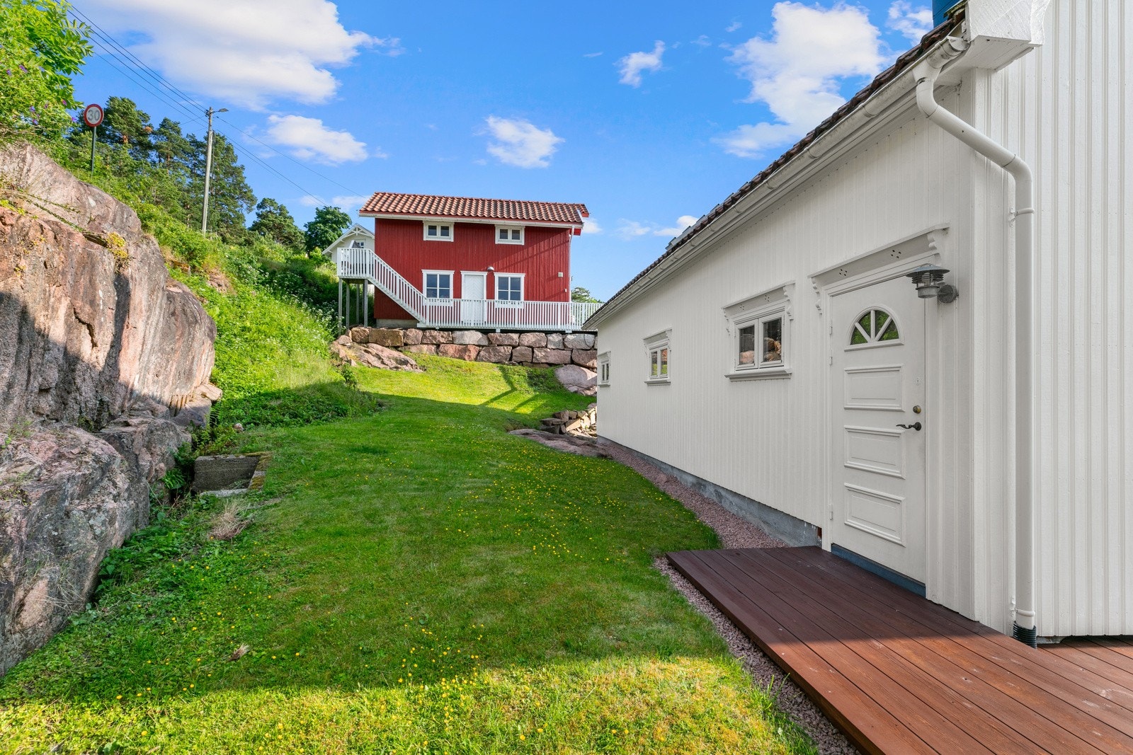 Plen på baksiden av boligen Galleribilde