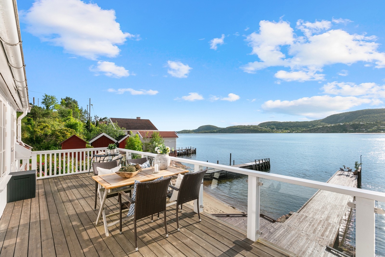 God og romslig altan utenfor stuen Galleribilde