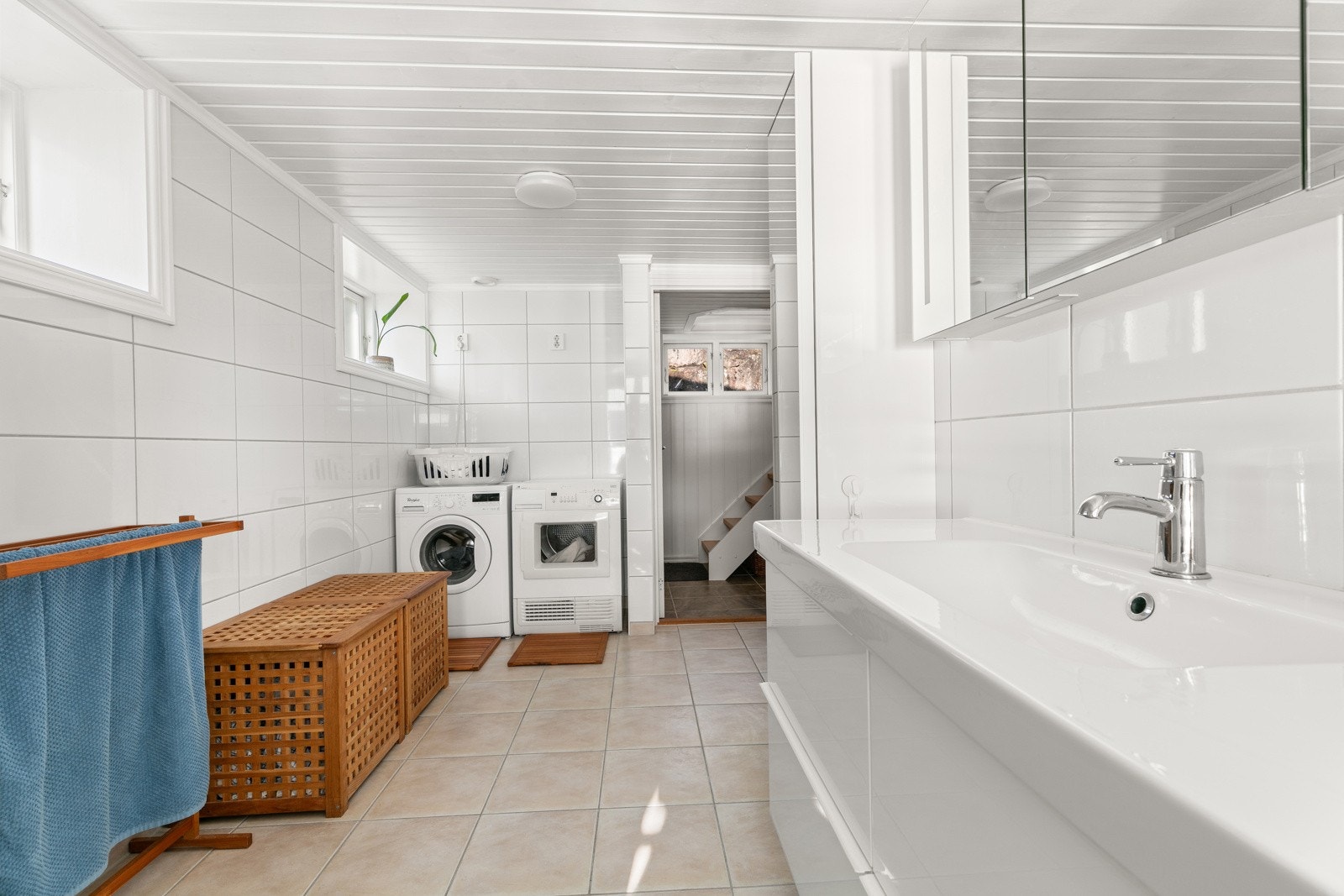 Badet har også plass til vaskemaskin Galleribilde
