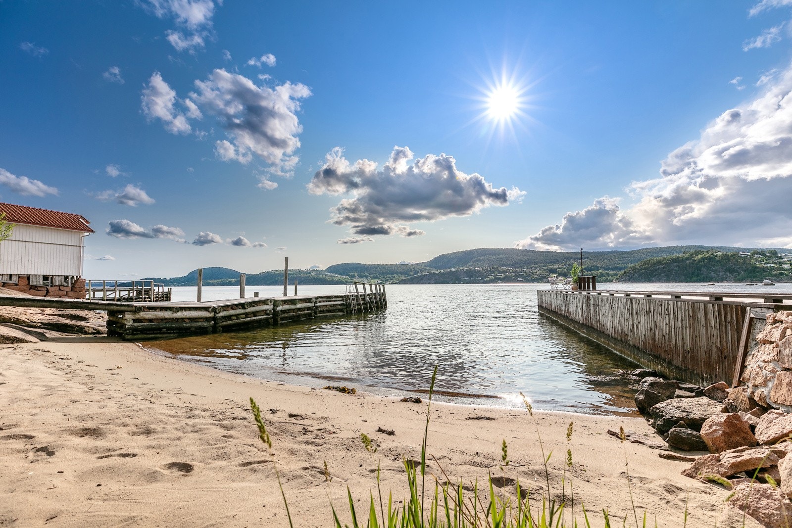 Strand og brygge Galleribilde