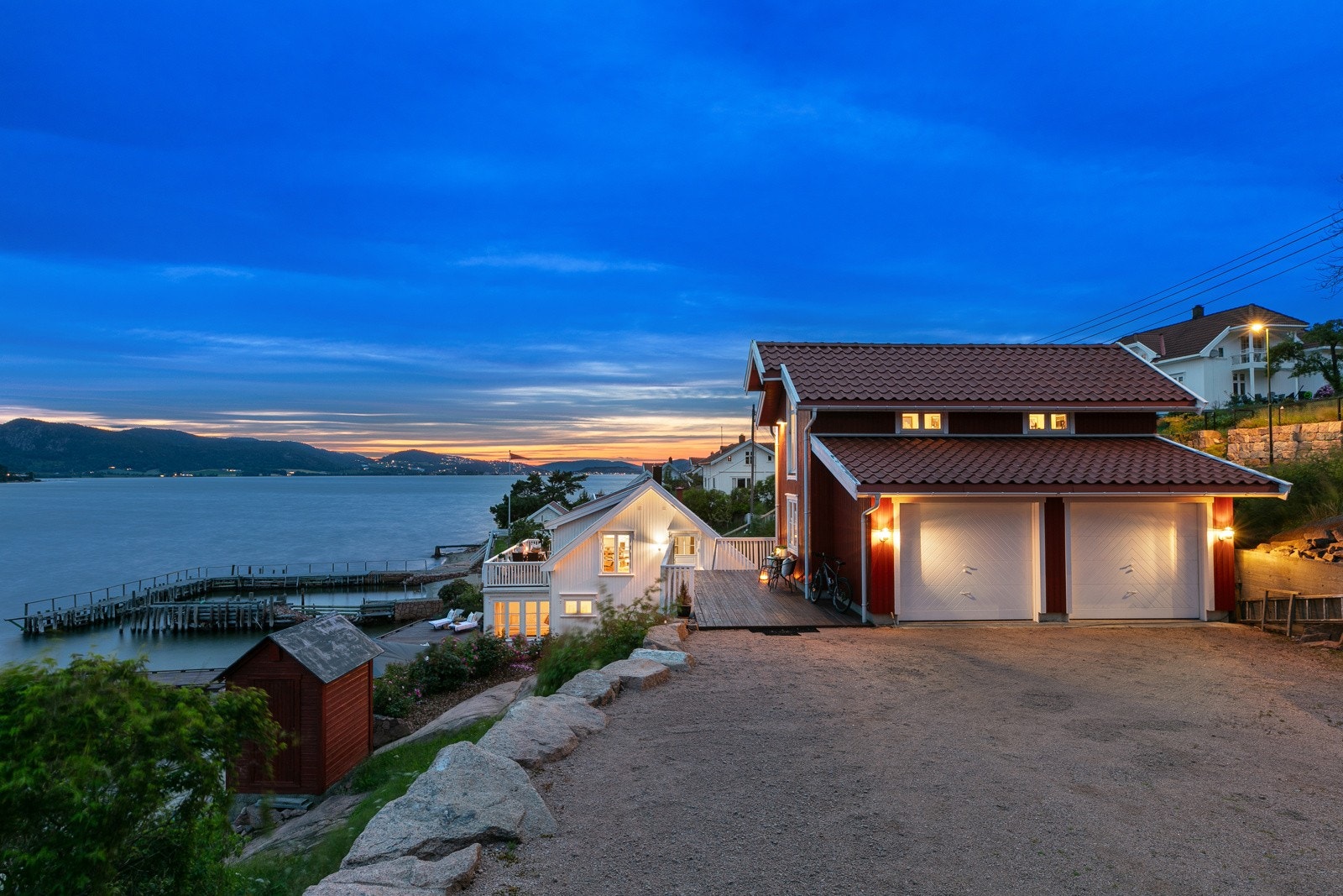 Garasjen og inngangspartiet Galleribilde