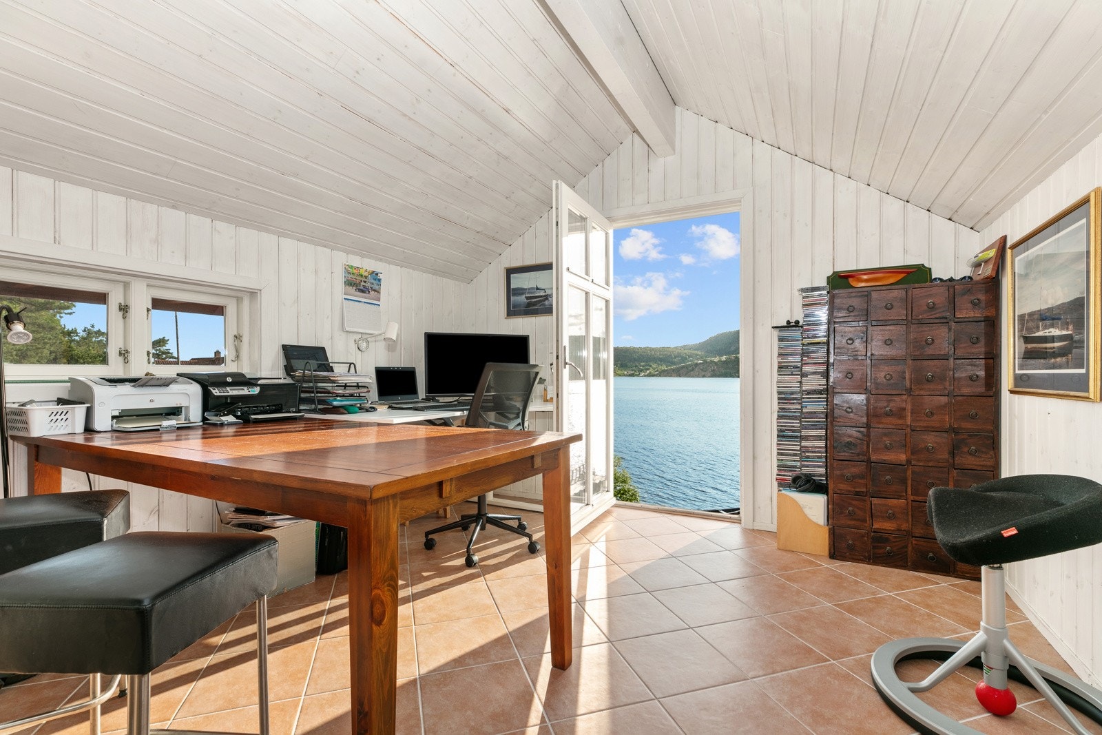 Kontoret har fransk balkong og flott utsikt Galleribilde