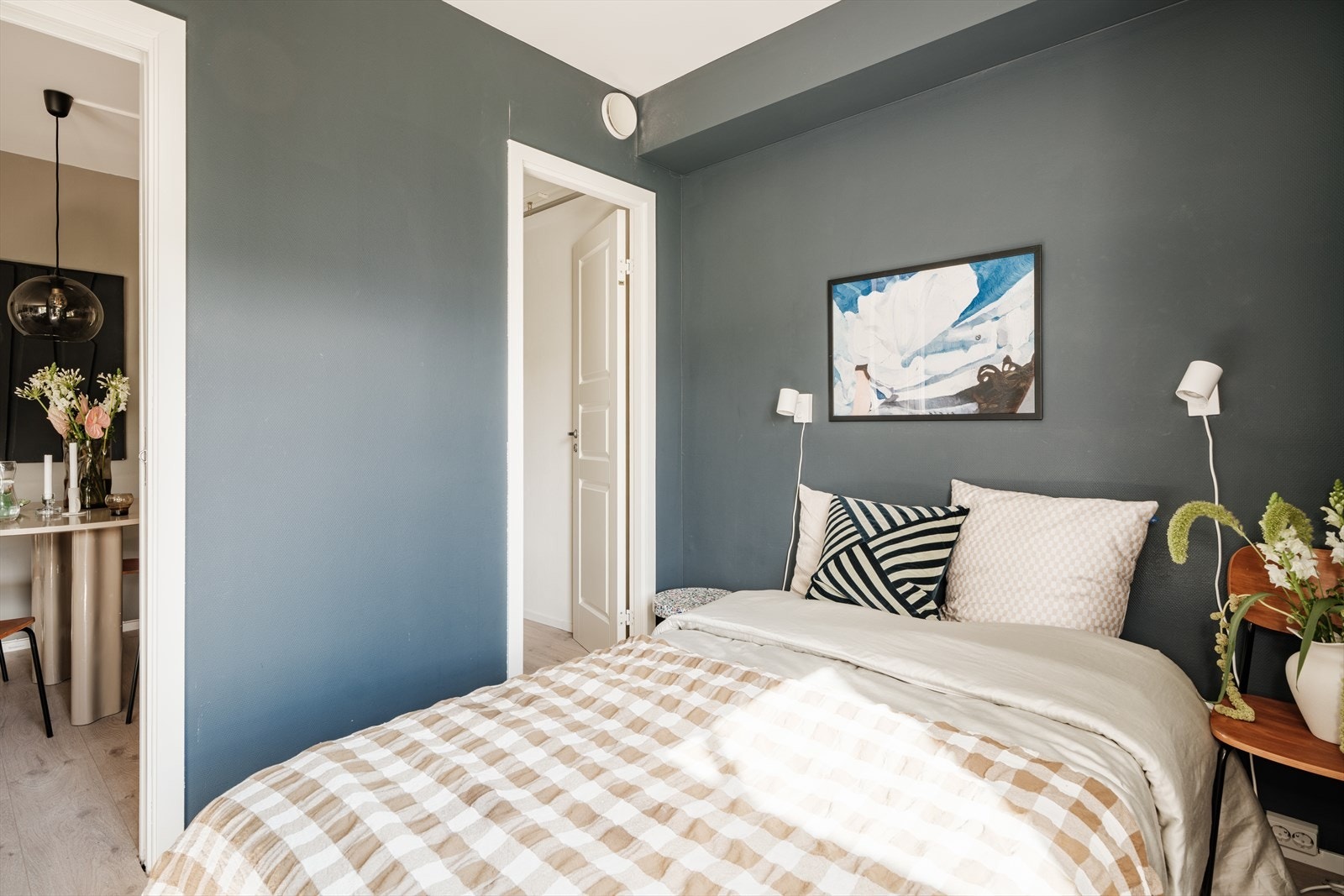 Fra soverommet er det inngang til en bod - perfekt for ekstra oppbevaring. Galleribilde