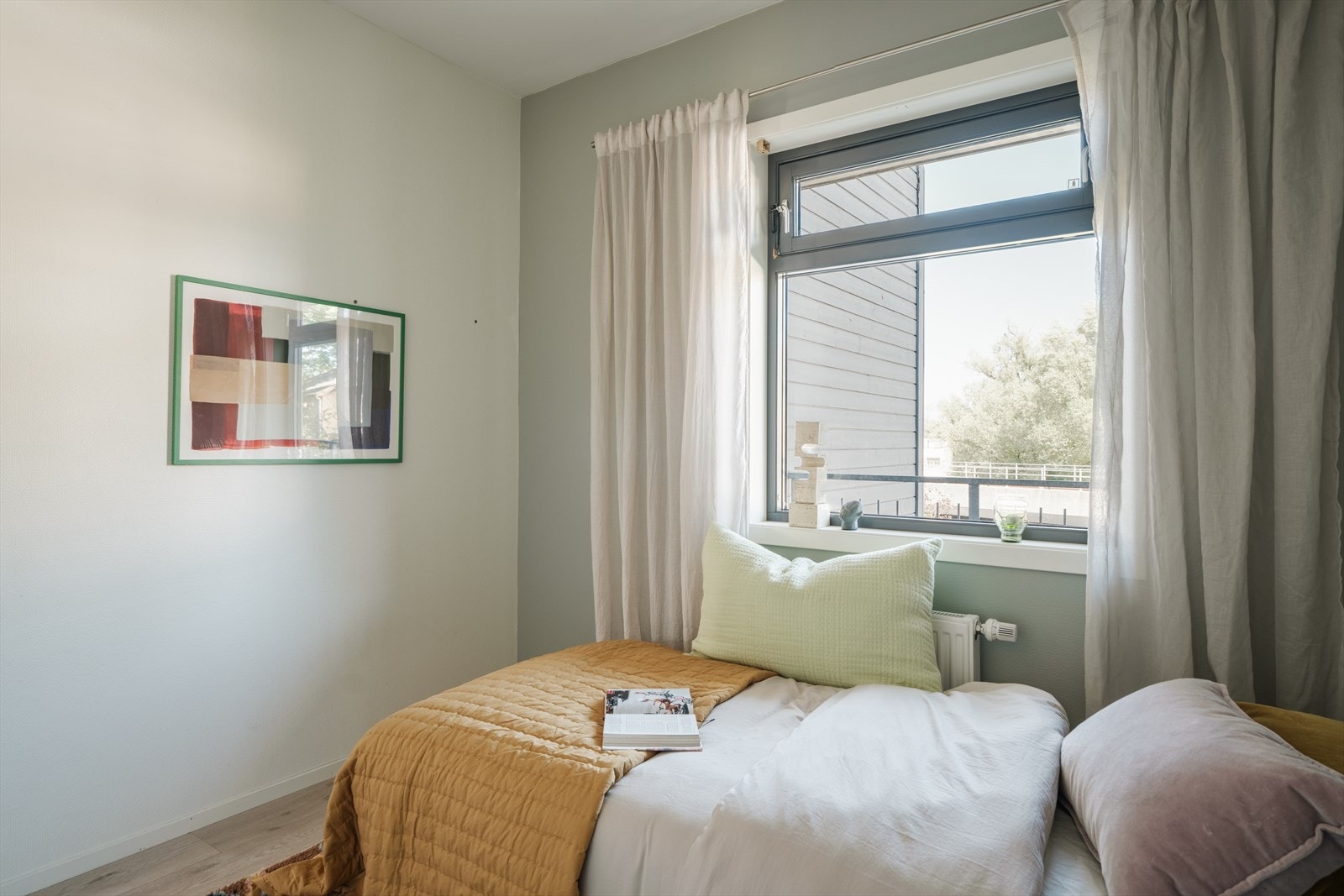 Rommet vender ut mot rolige omgivelser. Galleribilde