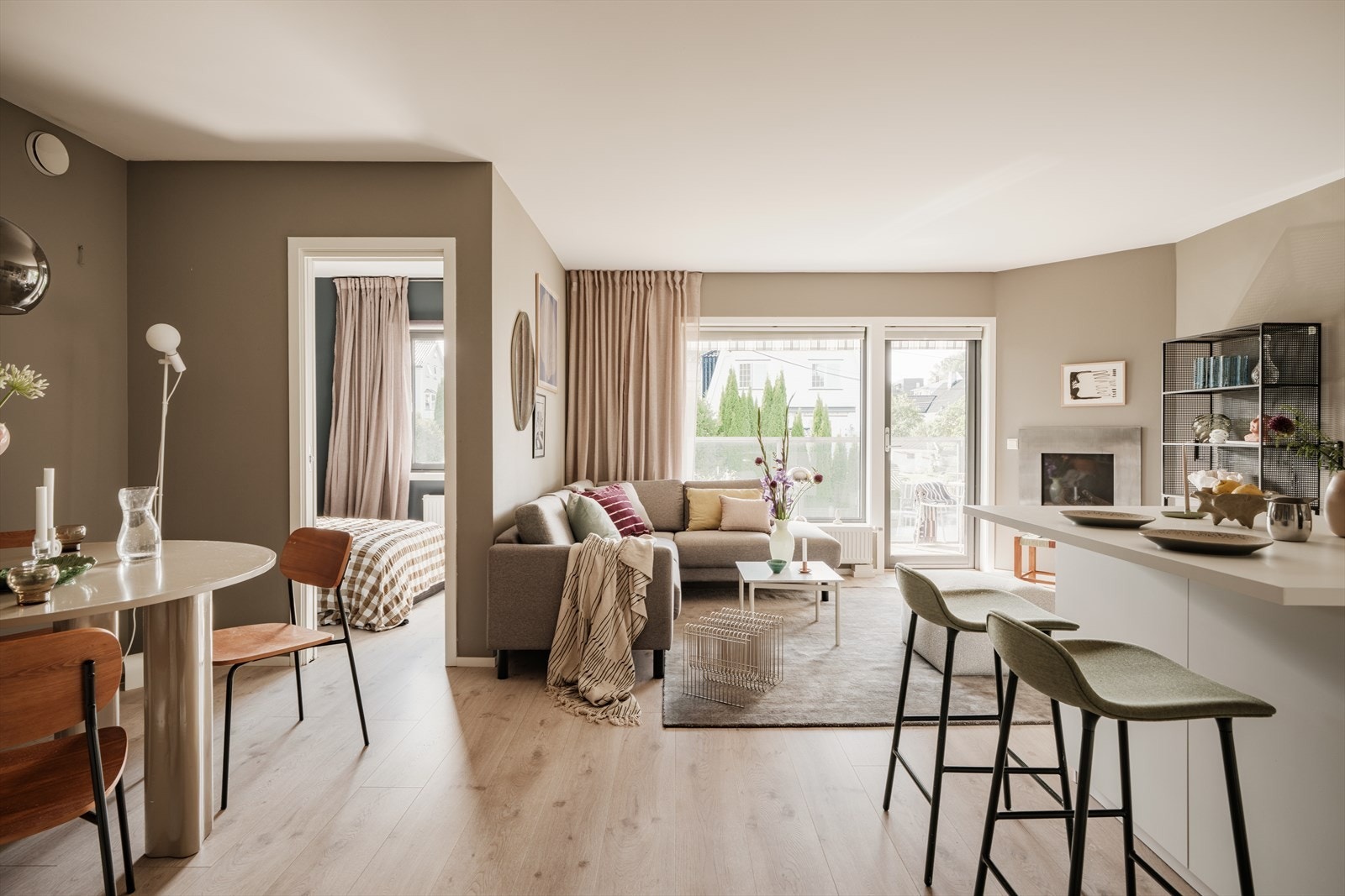 Leiligheten har en gjennomgående god standard og en attraktiv planløsning. Galleribilde