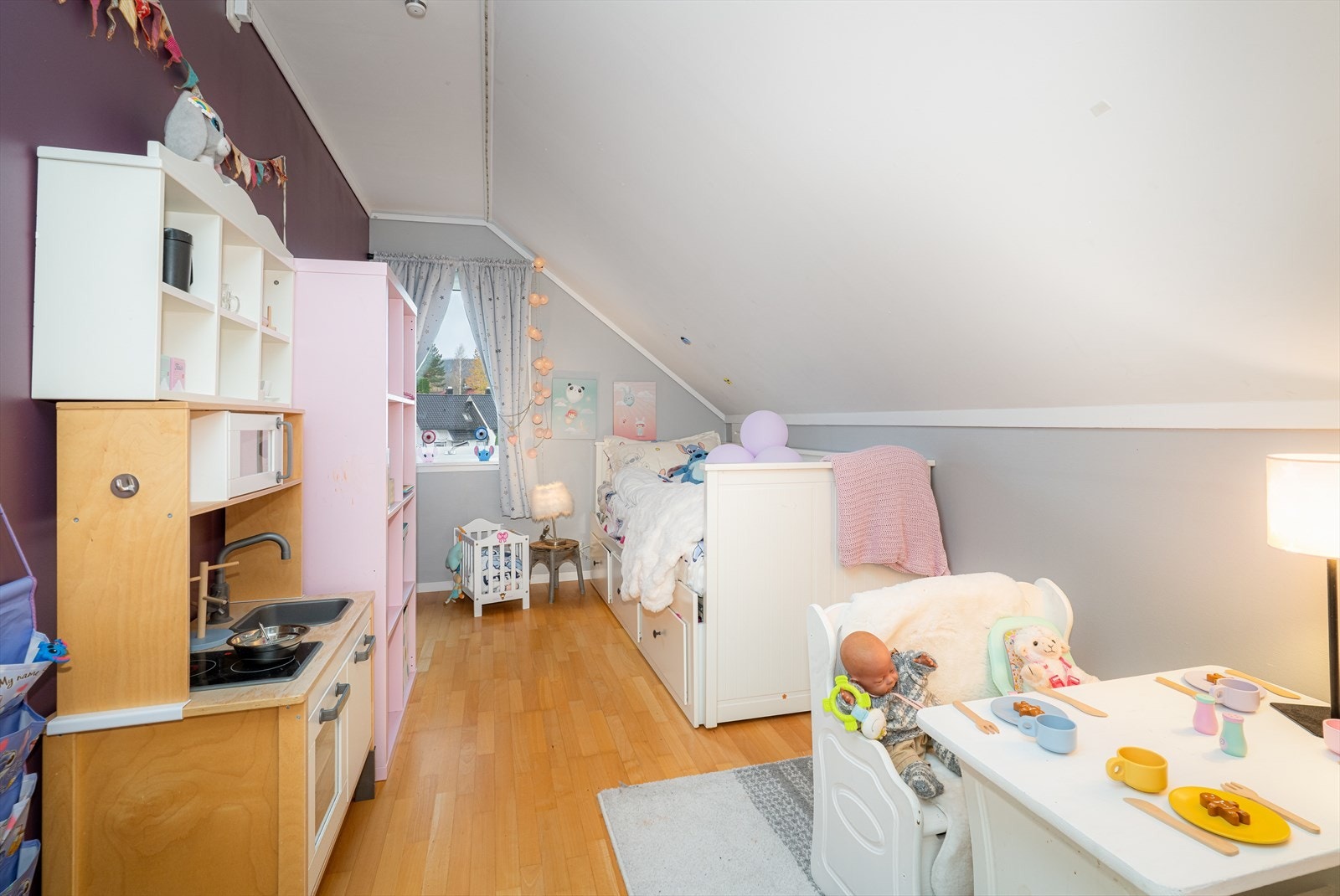 Det er montert utfellbare brannstiger på gavlvegger ved soverommene. Galleribilde