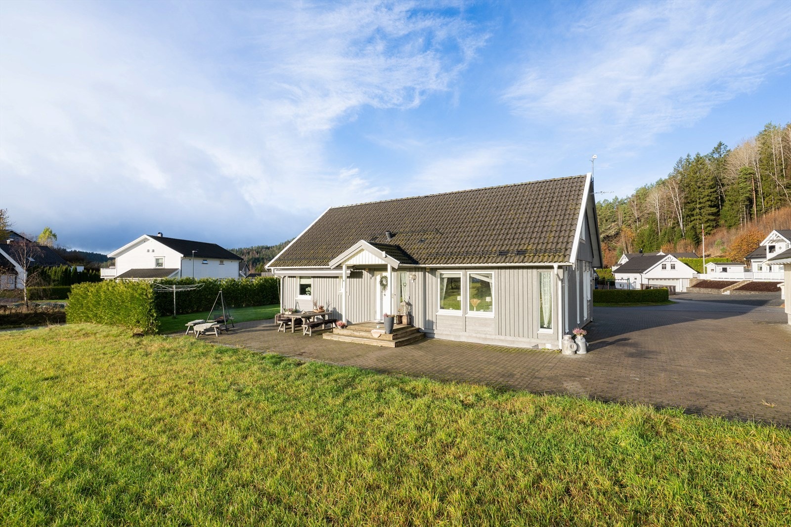 EiendomsMegler1 v/Mona Harstad presenterer Eikhaug 8! - Foto: Inbovi Galleribilde