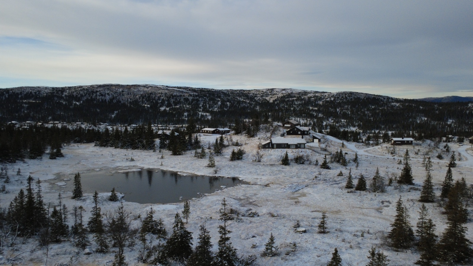 Mot syd og sydvest sett fra tomtene 65-70 Galleribilde
