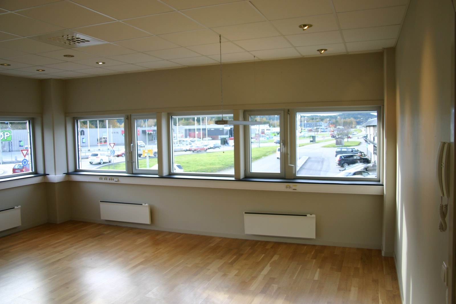 Kontorene har god standard. De ledige kontorene er i første etasje. Galleribilde