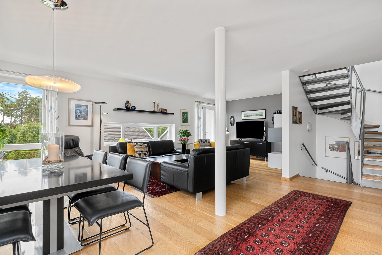 Godt innslipp av naturlig lys gir økt romfølelse Galleribilde