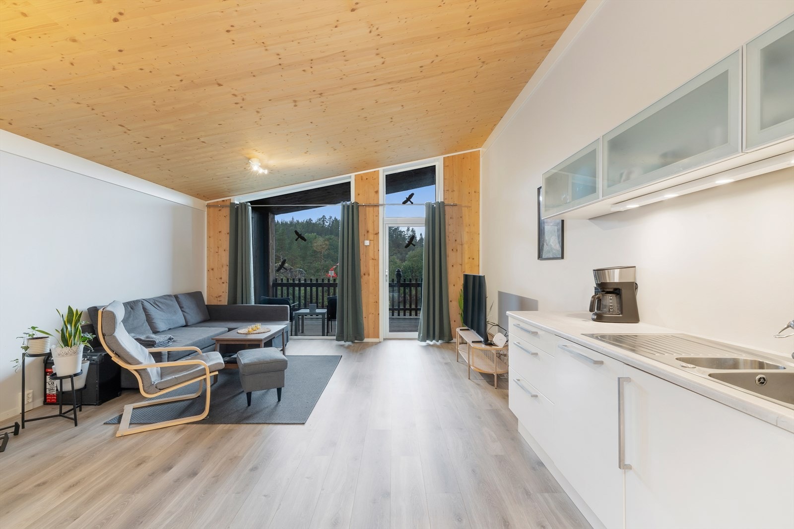 God plass til sofagruppe m.m. Galleribilde