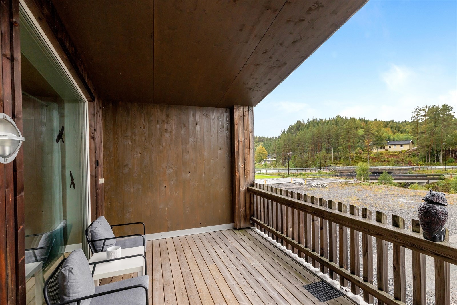 Balkong med godt takutstikk. Galleribilde