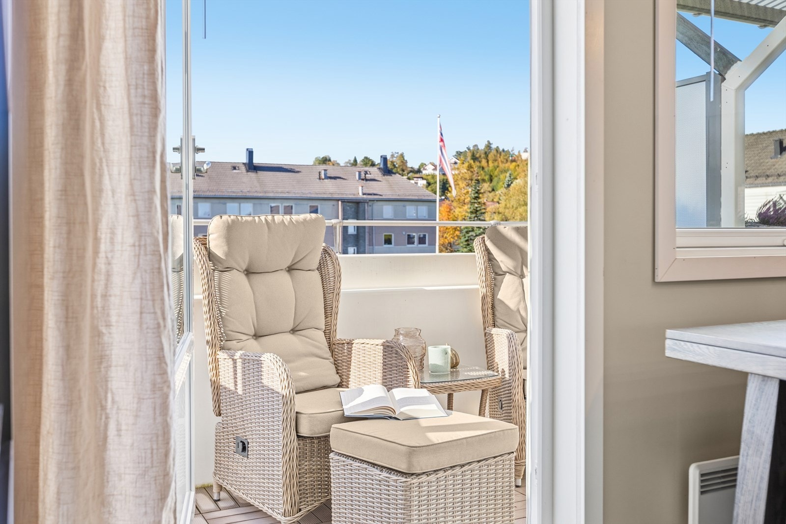 Leiligheten har en vestvendt balkong med gode solforhold. Galleribilde